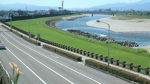 金華橋南詰歩道橋付近