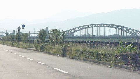 左岸堤防道路歩道
