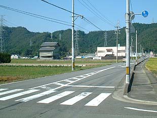 福富天神前の交差点より南を見る