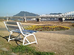 ベンチ